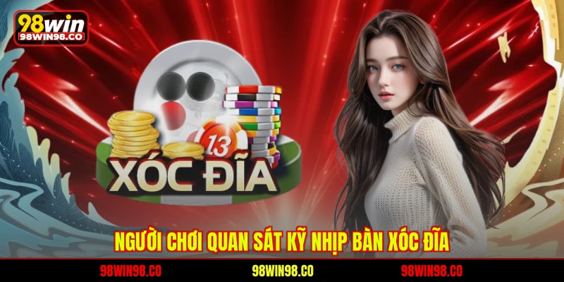 Xóc Đĩa 98WIN - Khám Phá Bàn Cược Kịch Tính Mỗi Ngày Người chơi quan sát kỹ nhịp bàn xóc đĩa